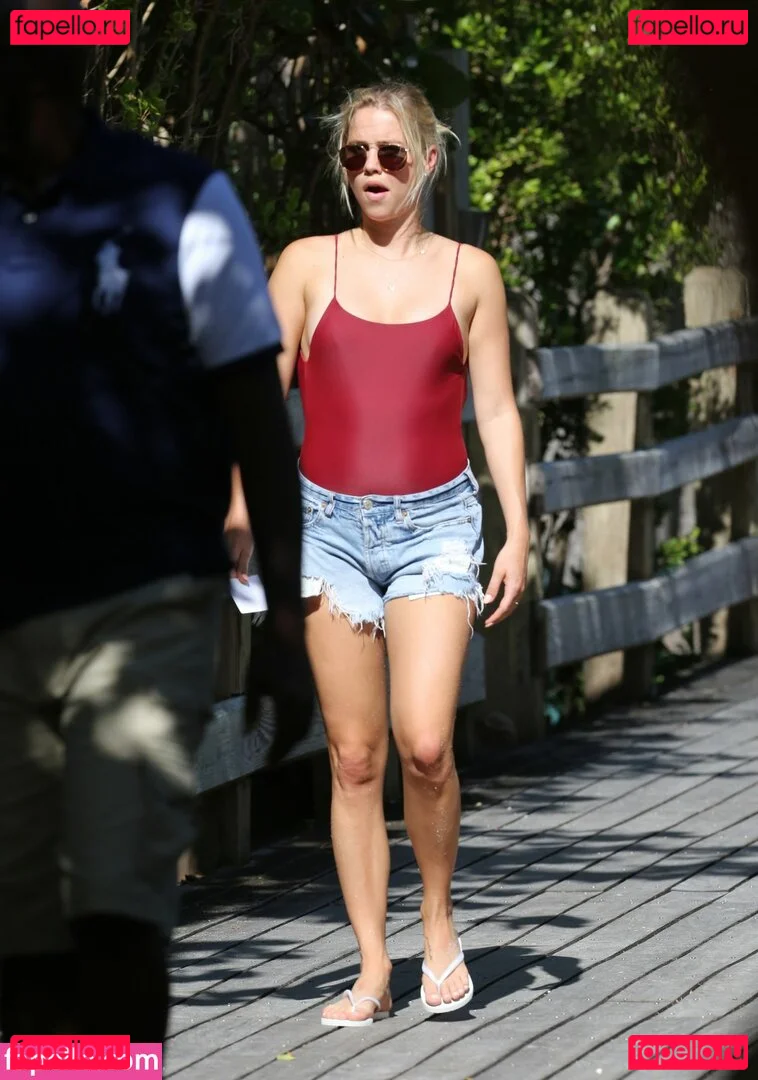 Claire Holt Onlyfans Photo Gallery 