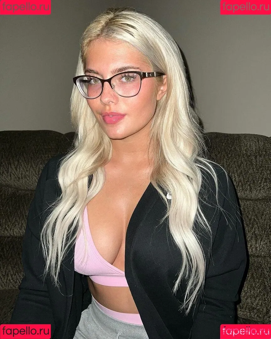 Hannah White Onlyfans Photo Gallery 