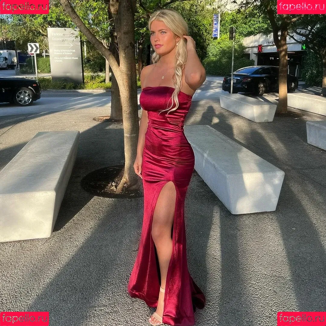 Hannah White Onlyfans Photo Gallery 