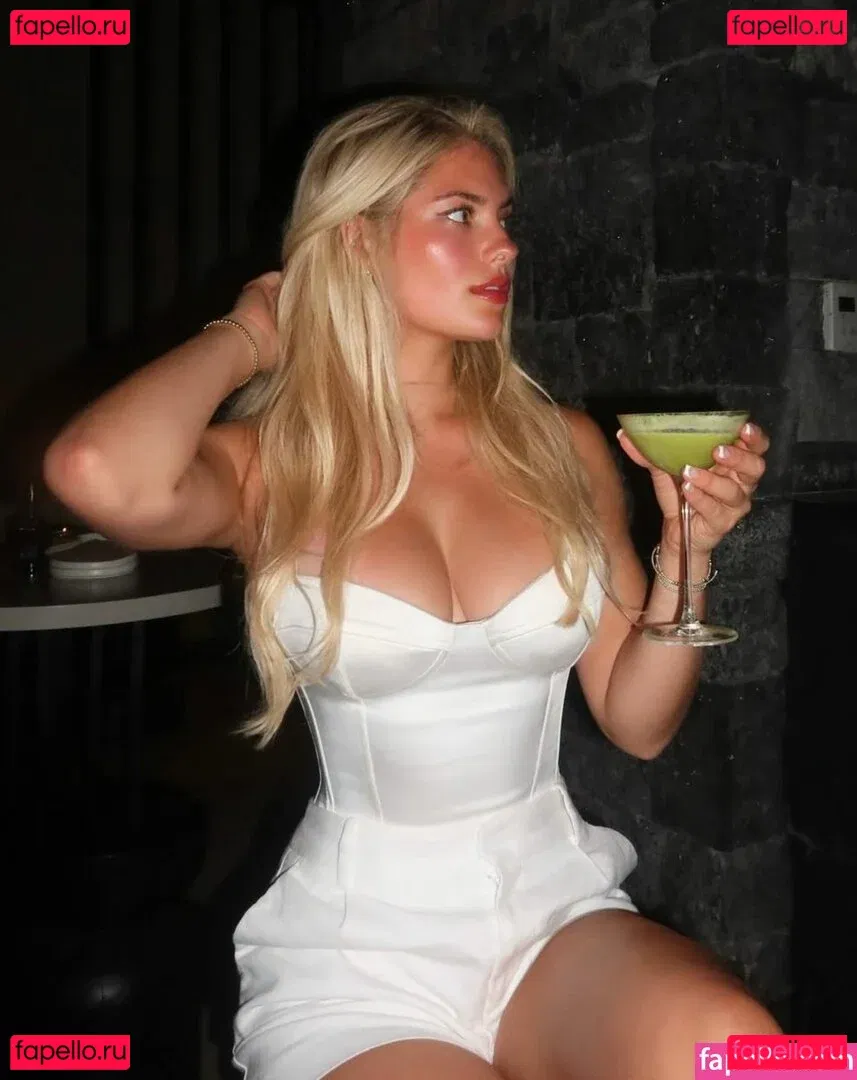 Hannah White Onlyfans Photo Gallery 