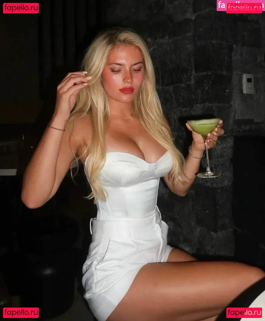 Hannah White Onlyfans Photo Gallery 