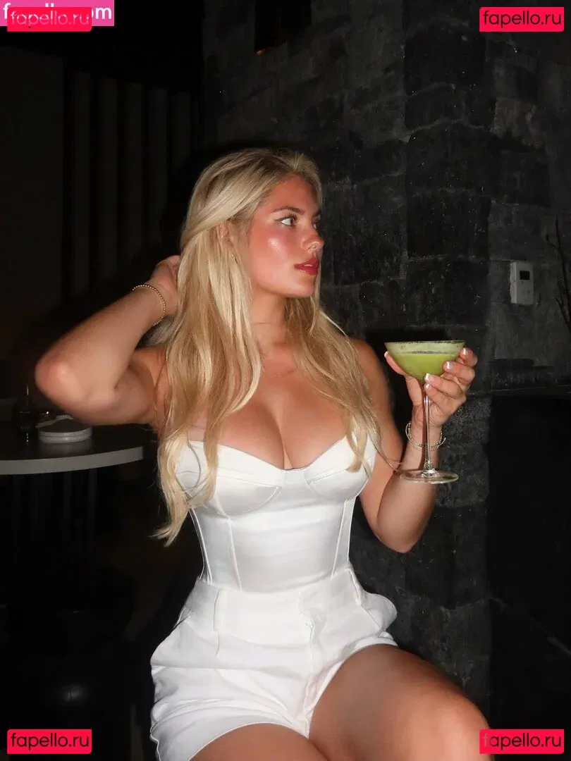 Hannah White Onlyfans Photo Gallery 