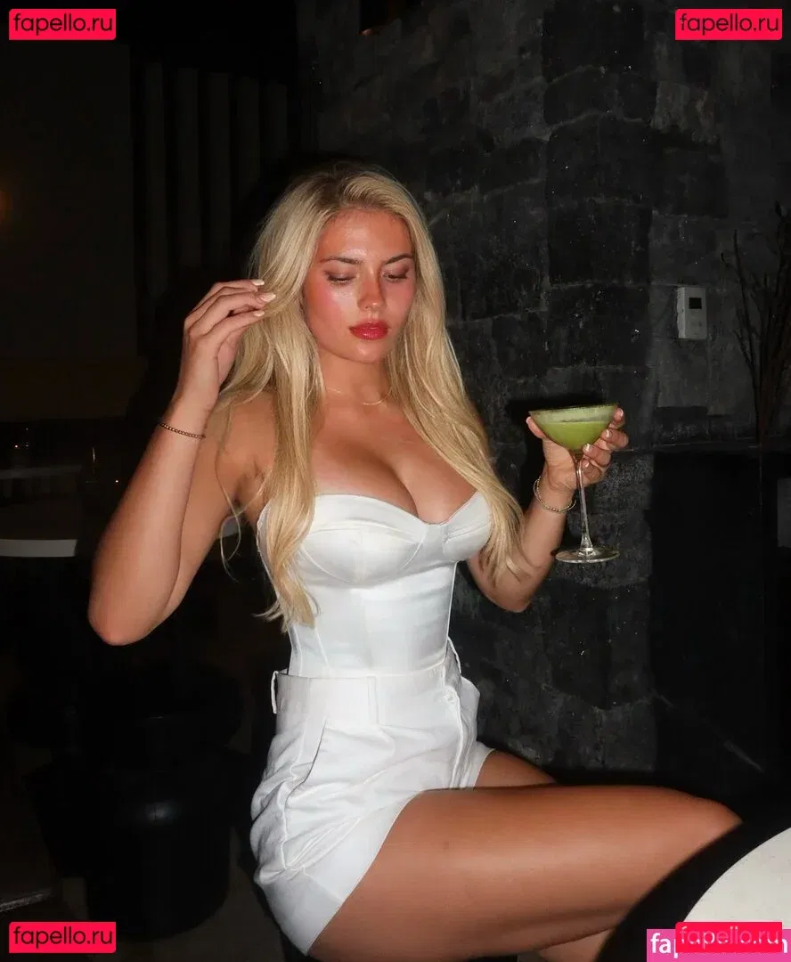 Hannah White Onlyfans Photo Gallery 