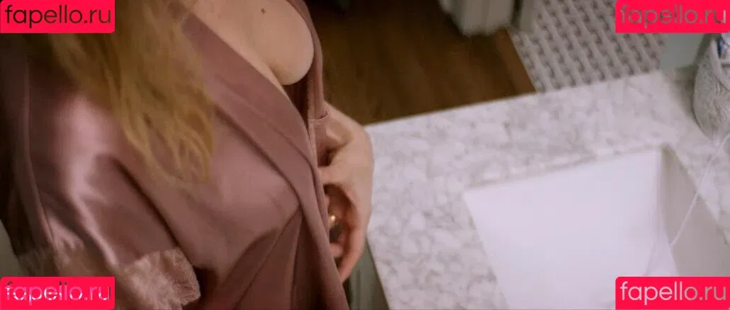 Heather Graham Onlyfans Photo Gallery 