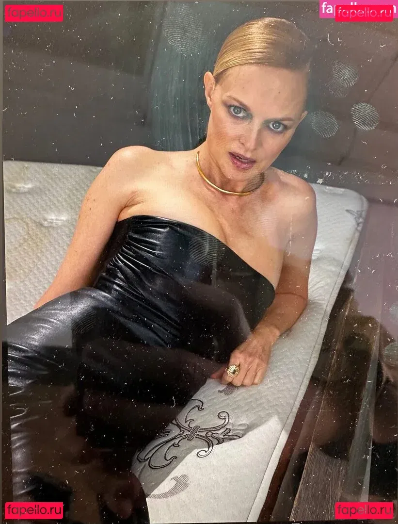 Heather Graham Onlyfans Photo Gallery 