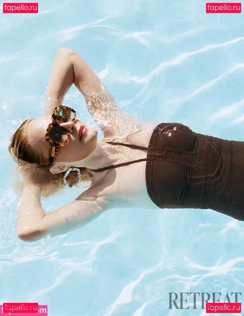 Heather Graham Onlyfans Photo Gallery 