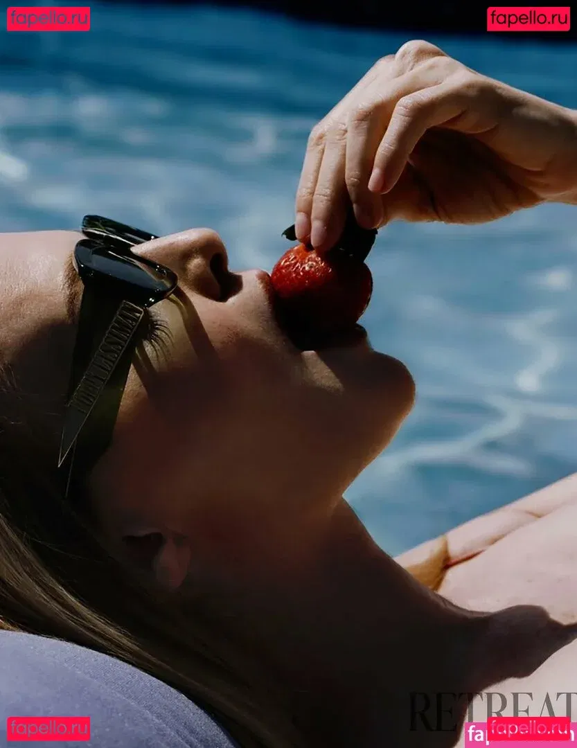 Heather Graham Onlyfans Photo Gallery 