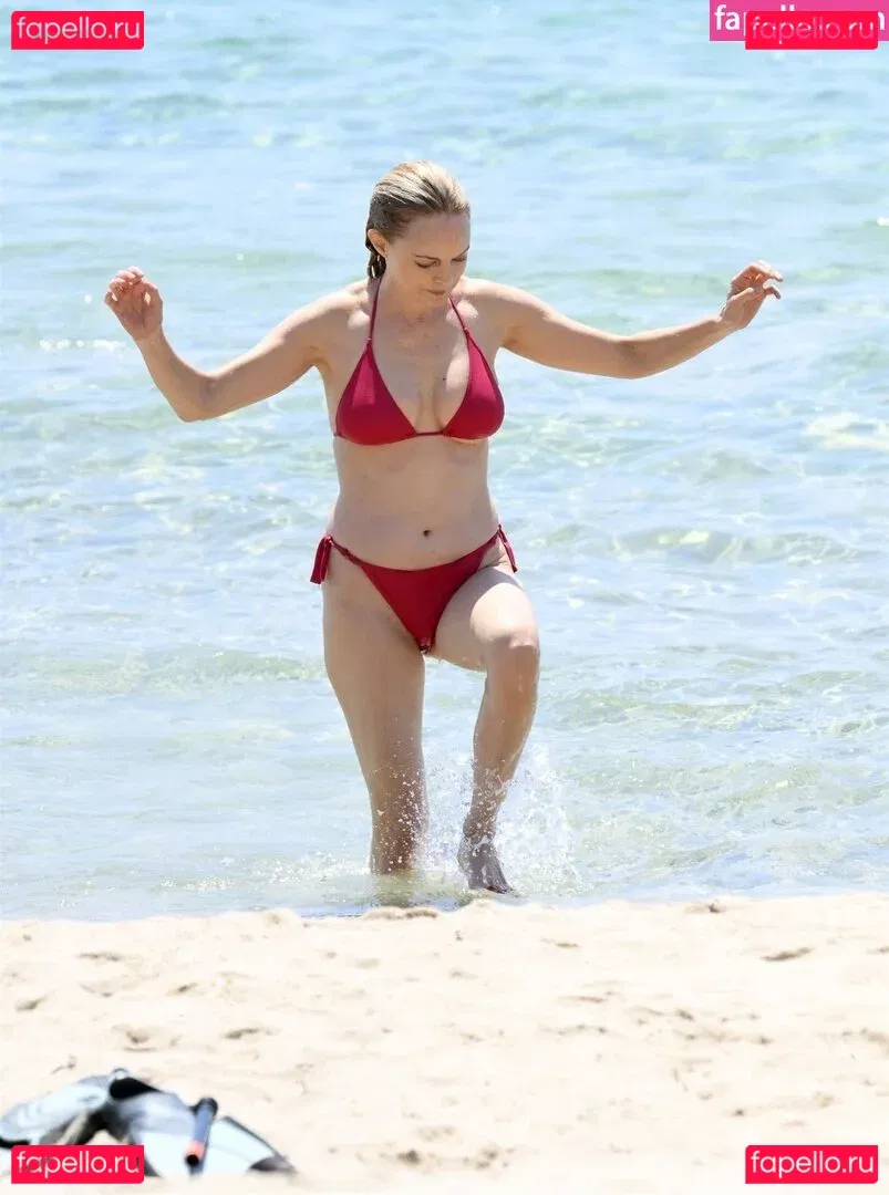 Heather Graham Onlyfans Photo Gallery 