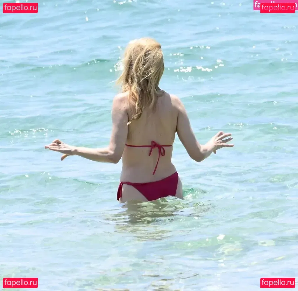 Heather Graham Onlyfans Photo Gallery 