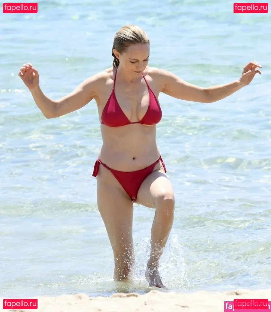 Heather Graham Onlyfans Photo Gallery 