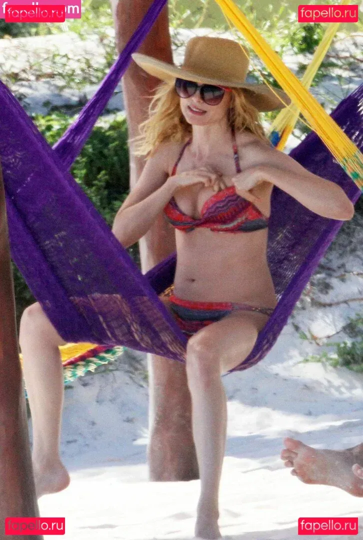 Heather Graham Onlyfans Photo Gallery 