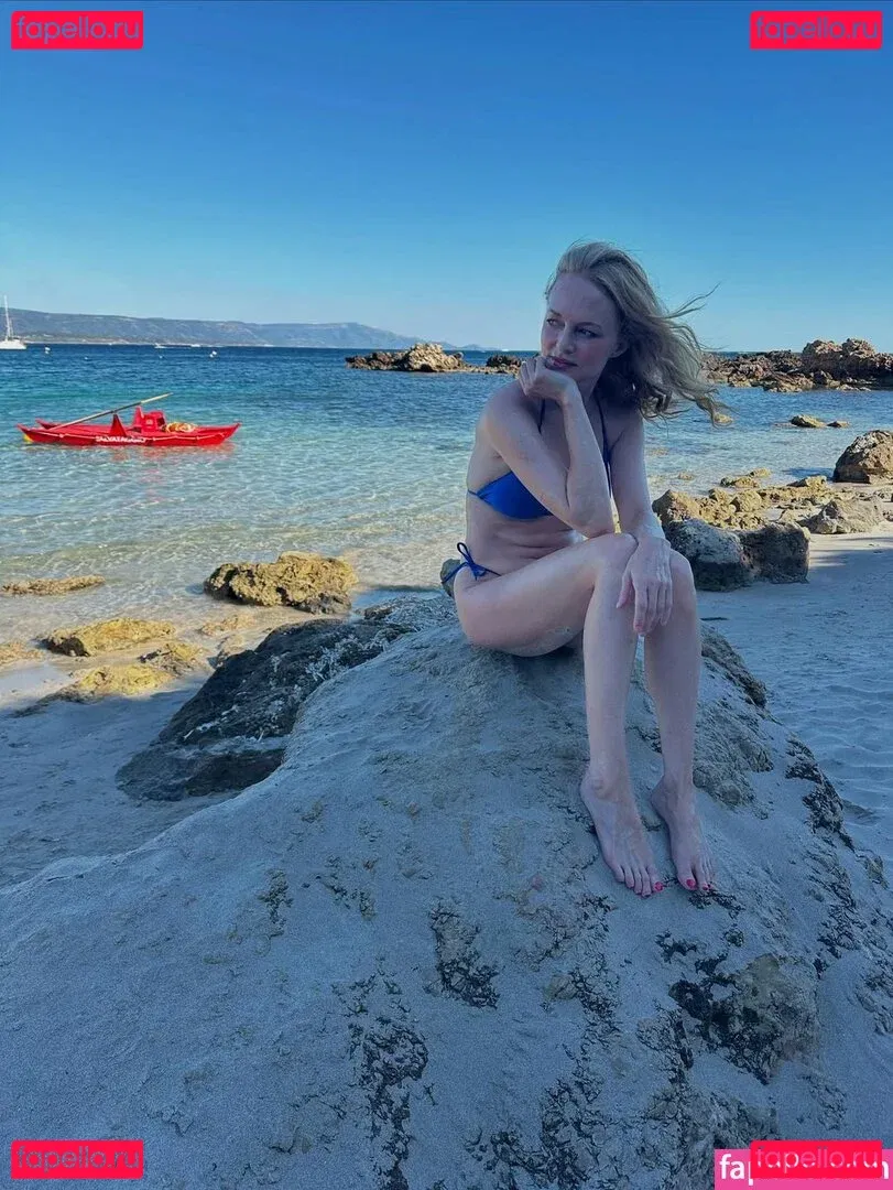 Heather Graham Onlyfans Photo Gallery 