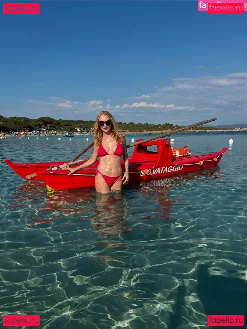 Heather Graham Onlyfans Photo Gallery 