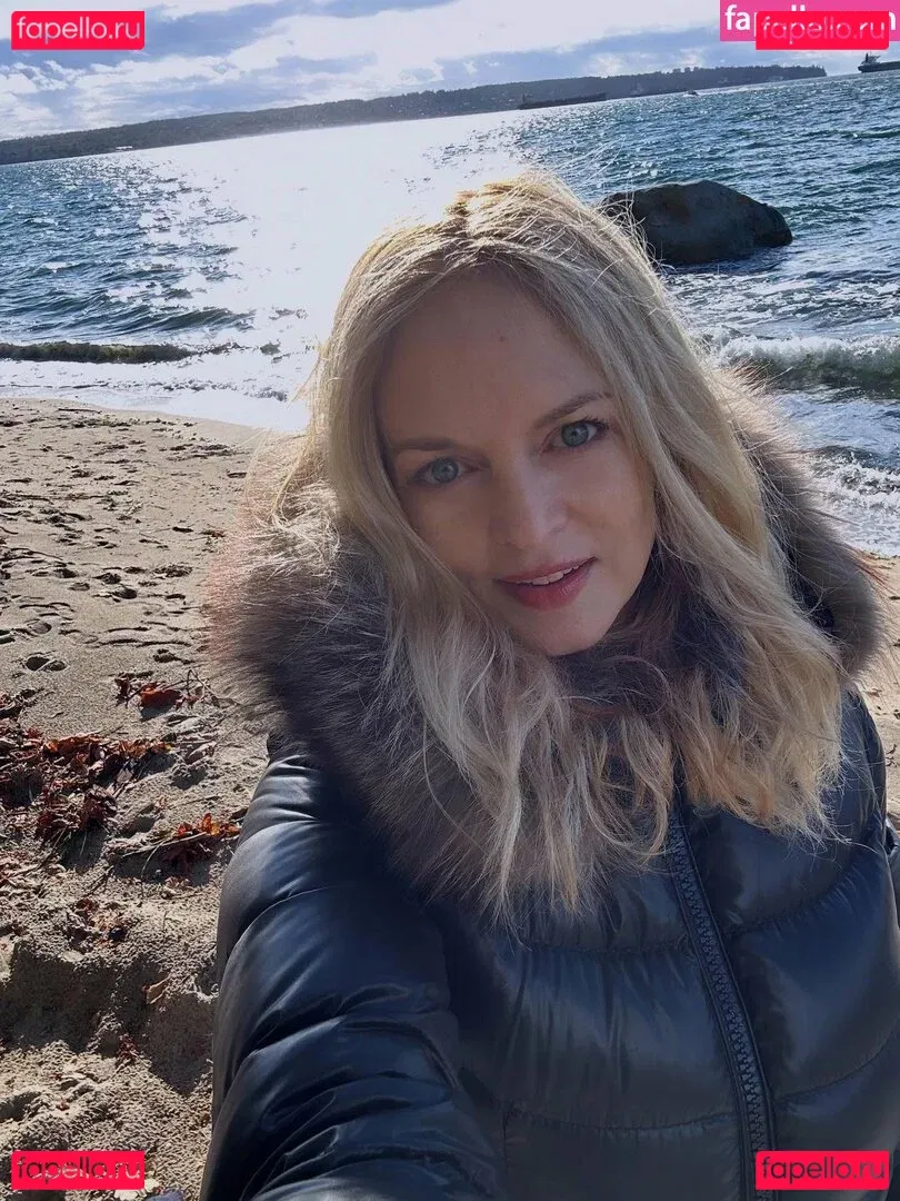 Heather Graham Onlyfans Photo Gallery 