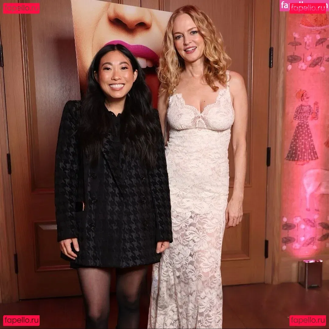 Heather Graham Onlyfans Photo Gallery 