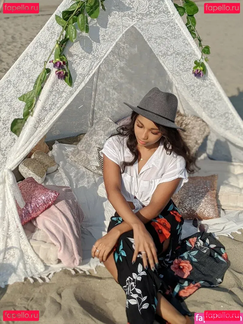 Mica Burton Onlyfans Photo Gallery 