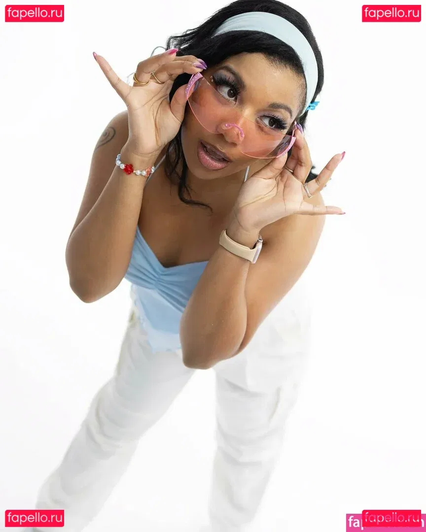 Mica Burton Onlyfans Photo Gallery 