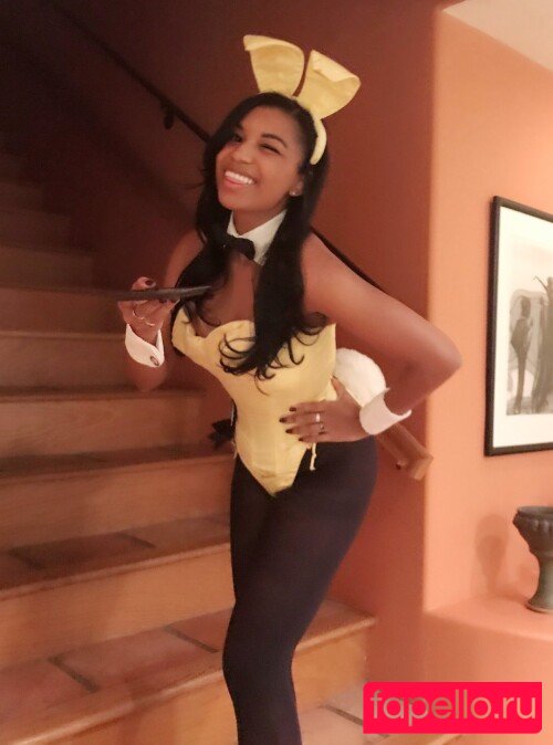 Mica Burton Nude Onlyfans Photo 16