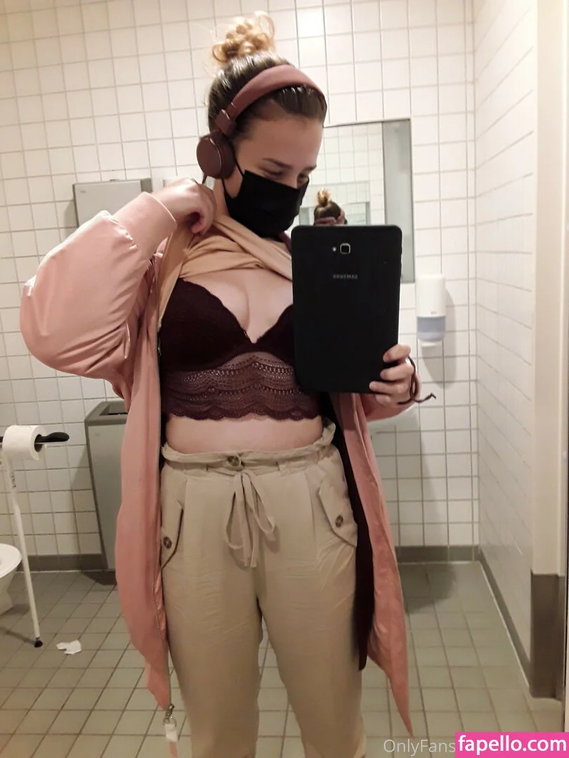 ihatelaiika Onlyfans Photo Gallery 