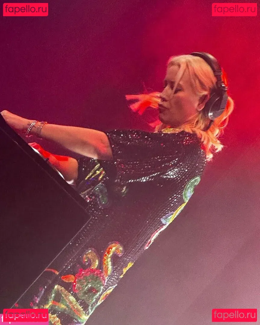 Denise Van Outen Onlyfans Photo Gallery 