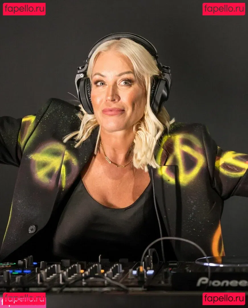 Denise Van Outen Onlyfans Photo Gallery 