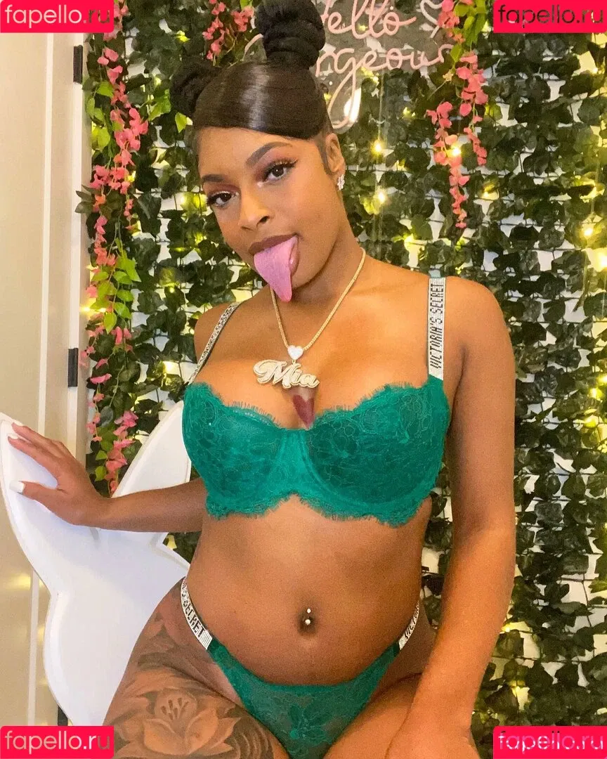 Long Tongue Fetish Onlyfans Photo Gallery 