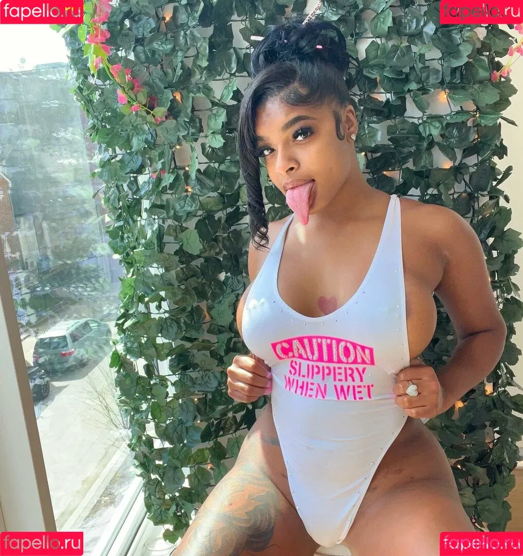 Long Tongue Fetish Onlyfans Photo Gallery 