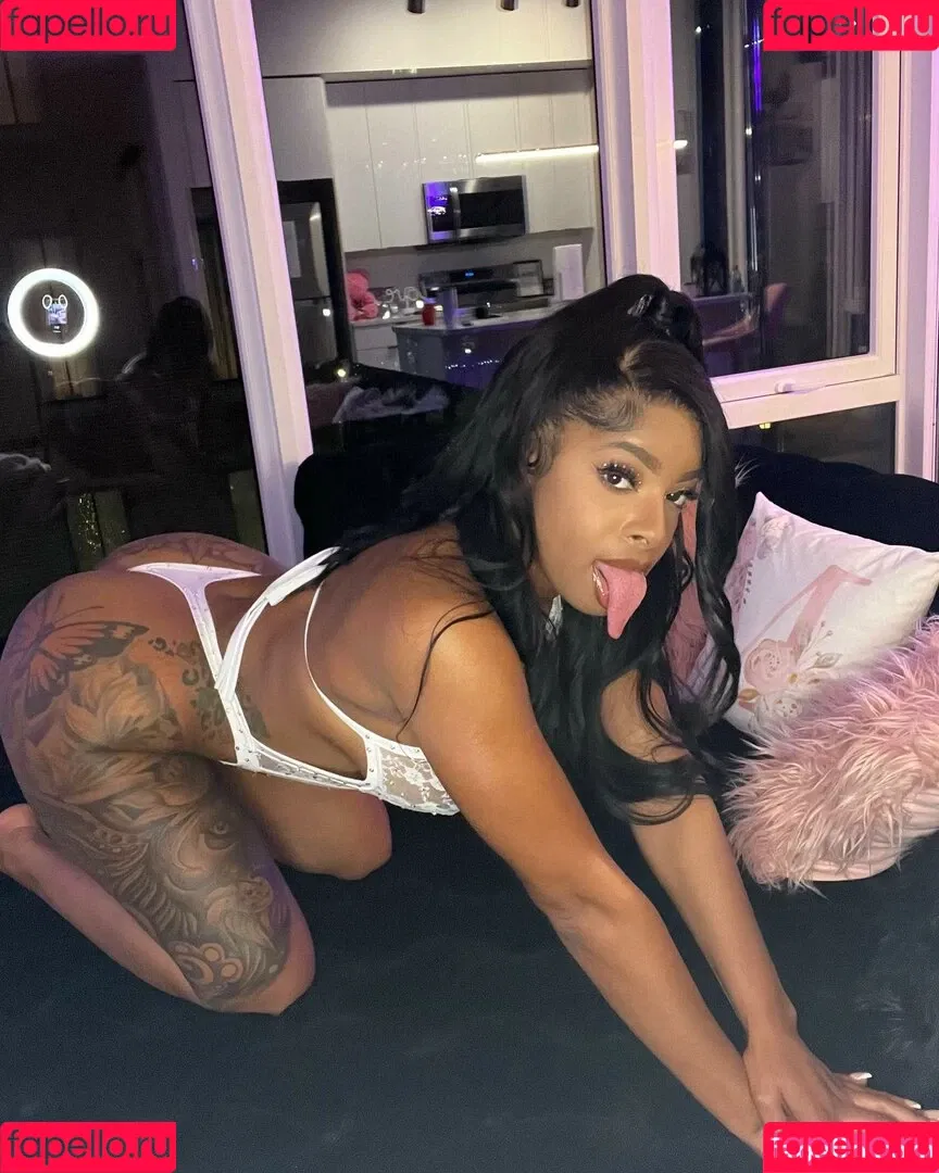Long Tongue Fetish Onlyfans Photo Gallery 