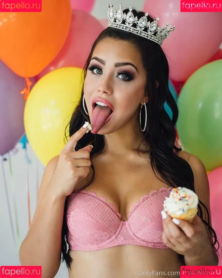 Long Tongue Fetish Onlyfans Photo Gallery 