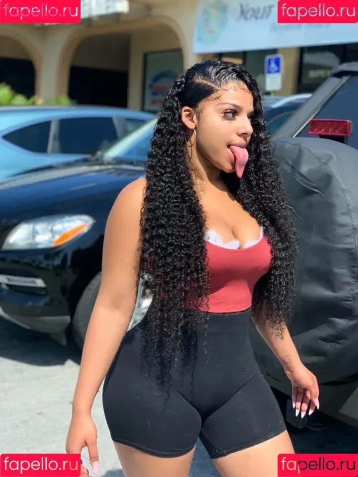 Long Tongue Fetish Onlyfans Photo Gallery 