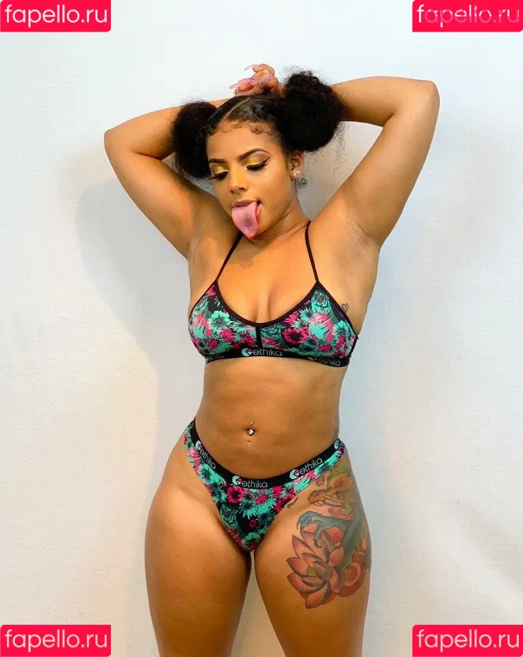 Long Tongue Fetish Onlyfans Photo Gallery 
