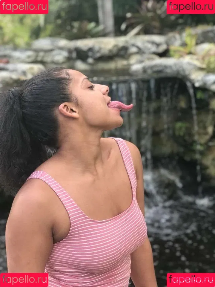 Long Tongue Fetish Onlyfans Photo Gallery 