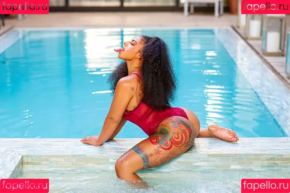 Long Tongue Fetish Onlyfans Photo Gallery 
