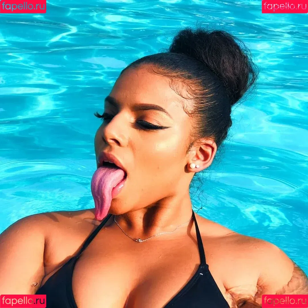 Long Tongue Fetish Onlyfans Photo Gallery 
