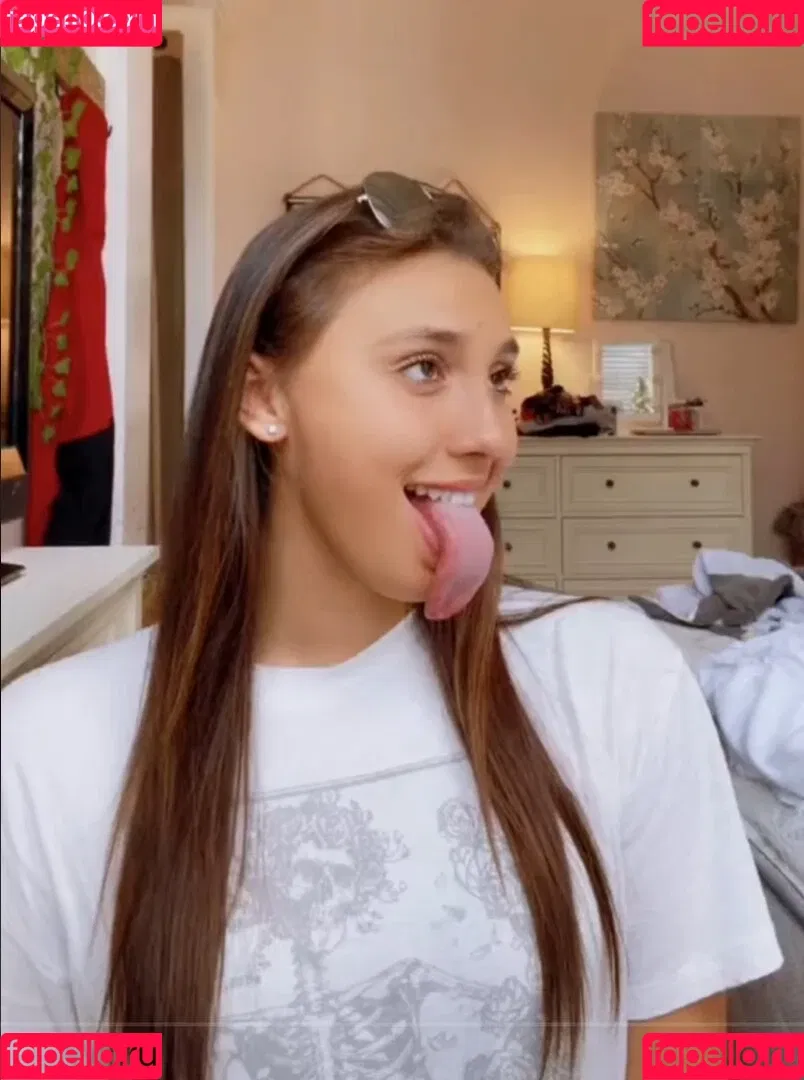 Long Tongue Fetish Onlyfans Photo Gallery 