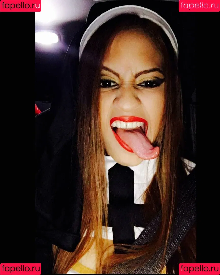 Long Tongue Fetish Onlyfans Photo Gallery 