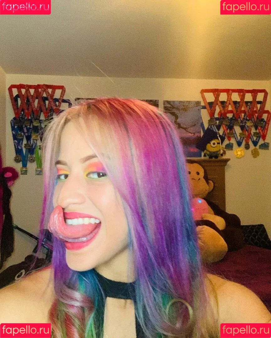 Long Tongue Fetish Onlyfans Photo Gallery 