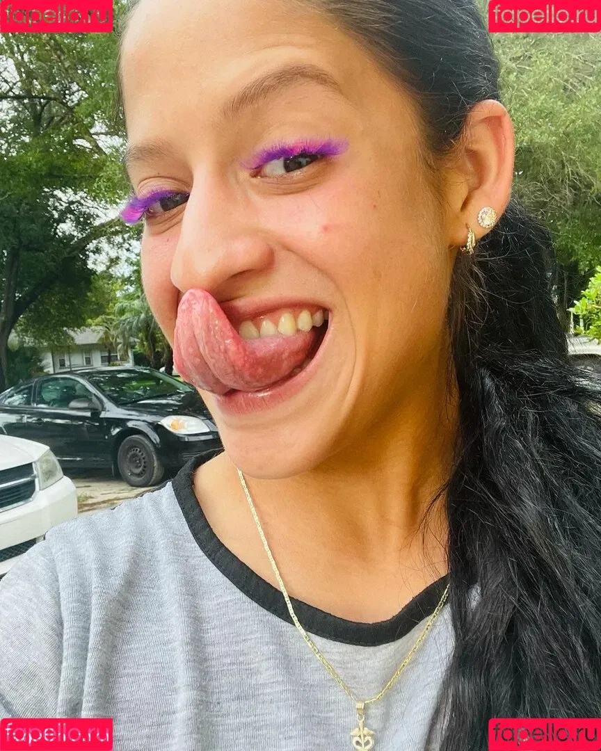 Long Tongue Fetish Onlyfans Photo Gallery 