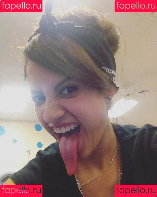 Long Tongue Fetish Onlyfans Photo Gallery 