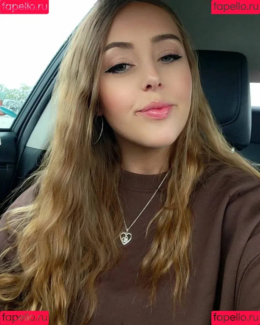 Long Tongue Fetish Onlyfans Photo Gallery 