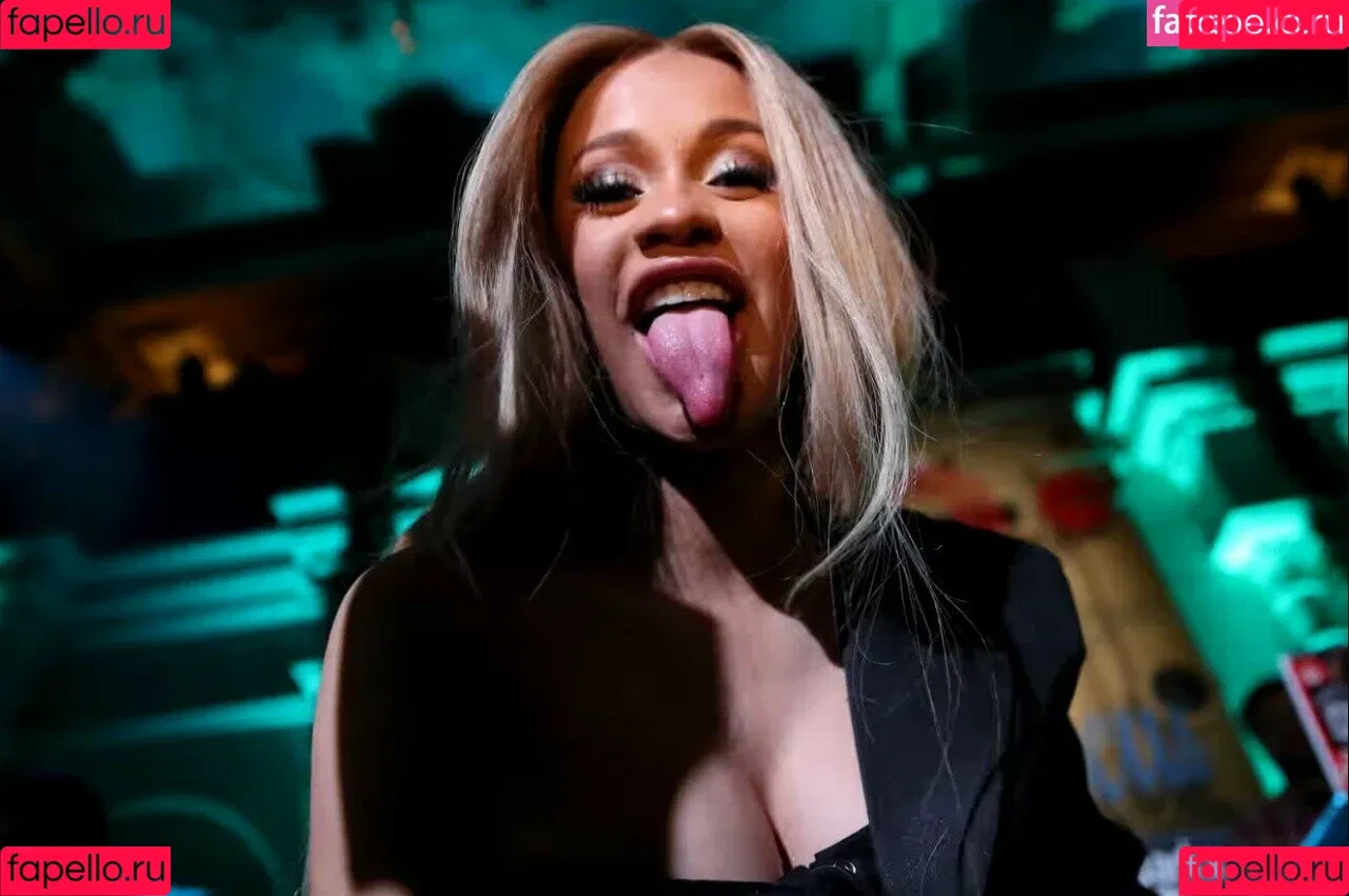 Long Tongue Fetish Onlyfans Photo Gallery 
