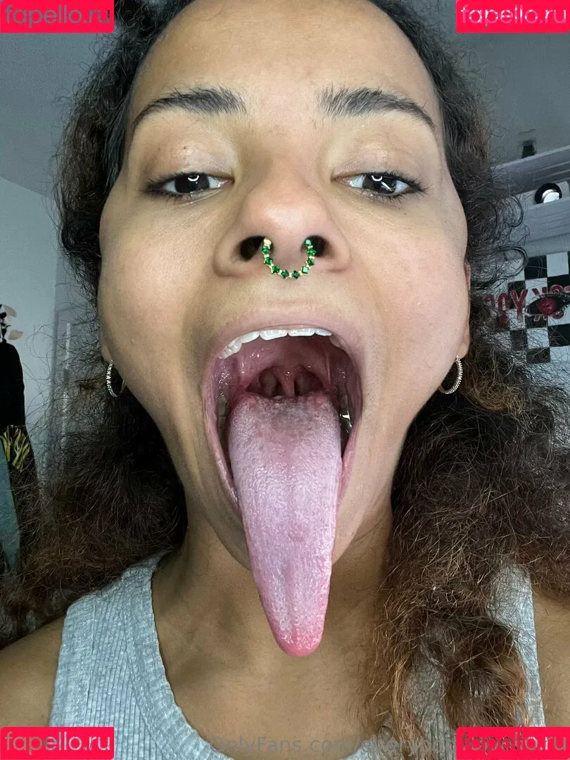 Long Tongue Fetish Onlyfans Photo Gallery 