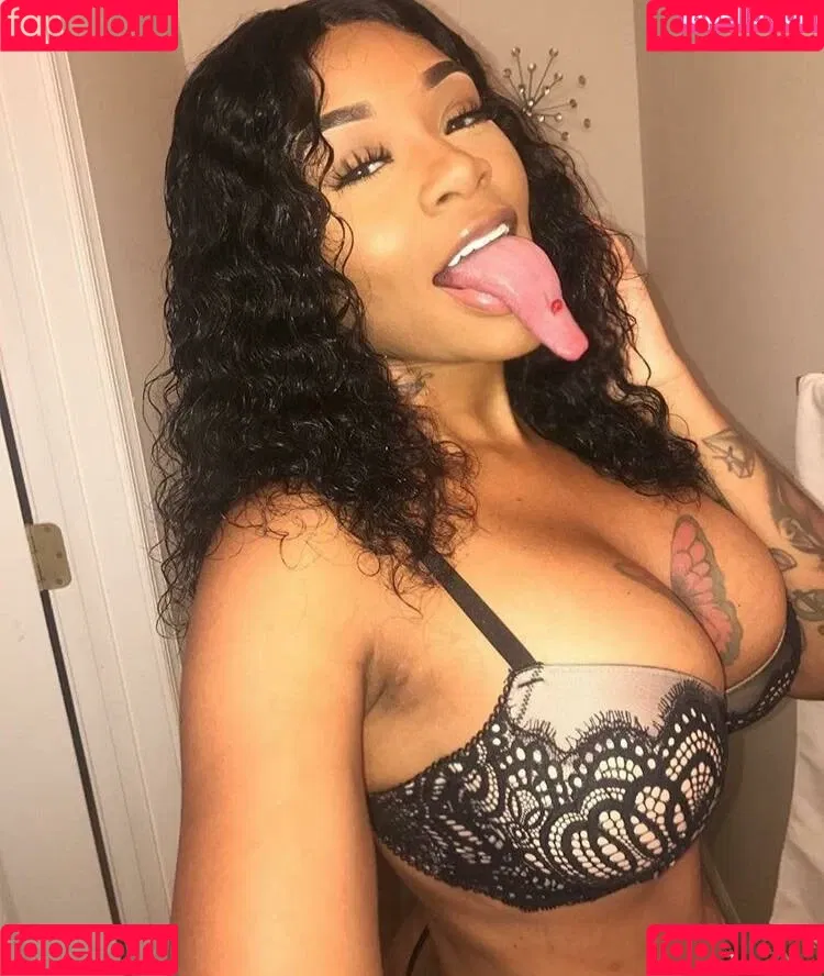 Long Tongue Fetish Onlyfans Photo Gallery 
