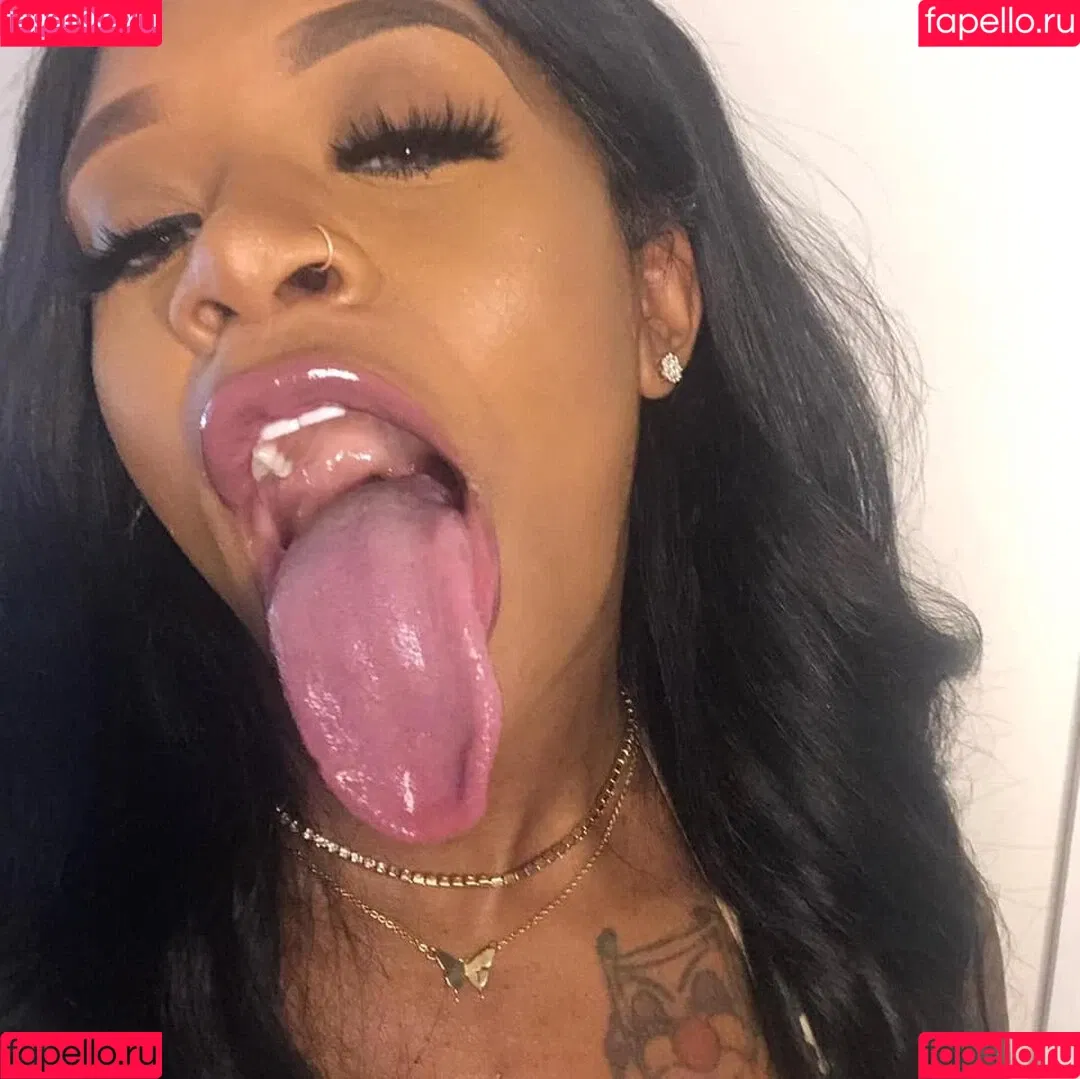 Long Tongue Fetish Onlyfans Photo Gallery 