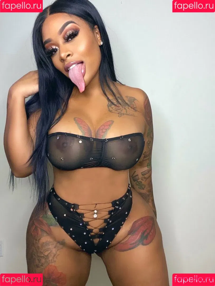 Long Tongue Fetish Onlyfans Photo Gallery 