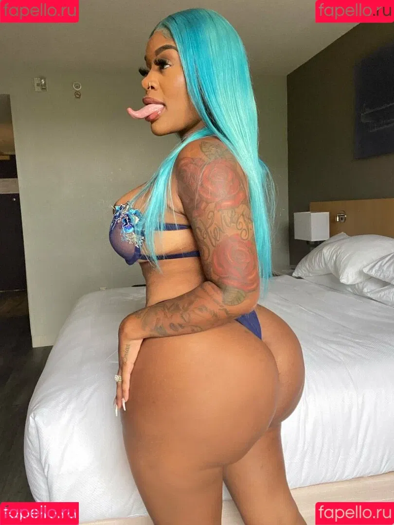 Long Tongue Fetish Onlyfans Photo Gallery 