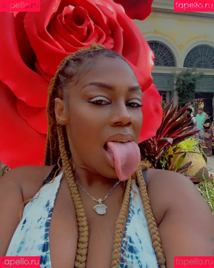 Long Tongue Fetish Onlyfans Photo Gallery 