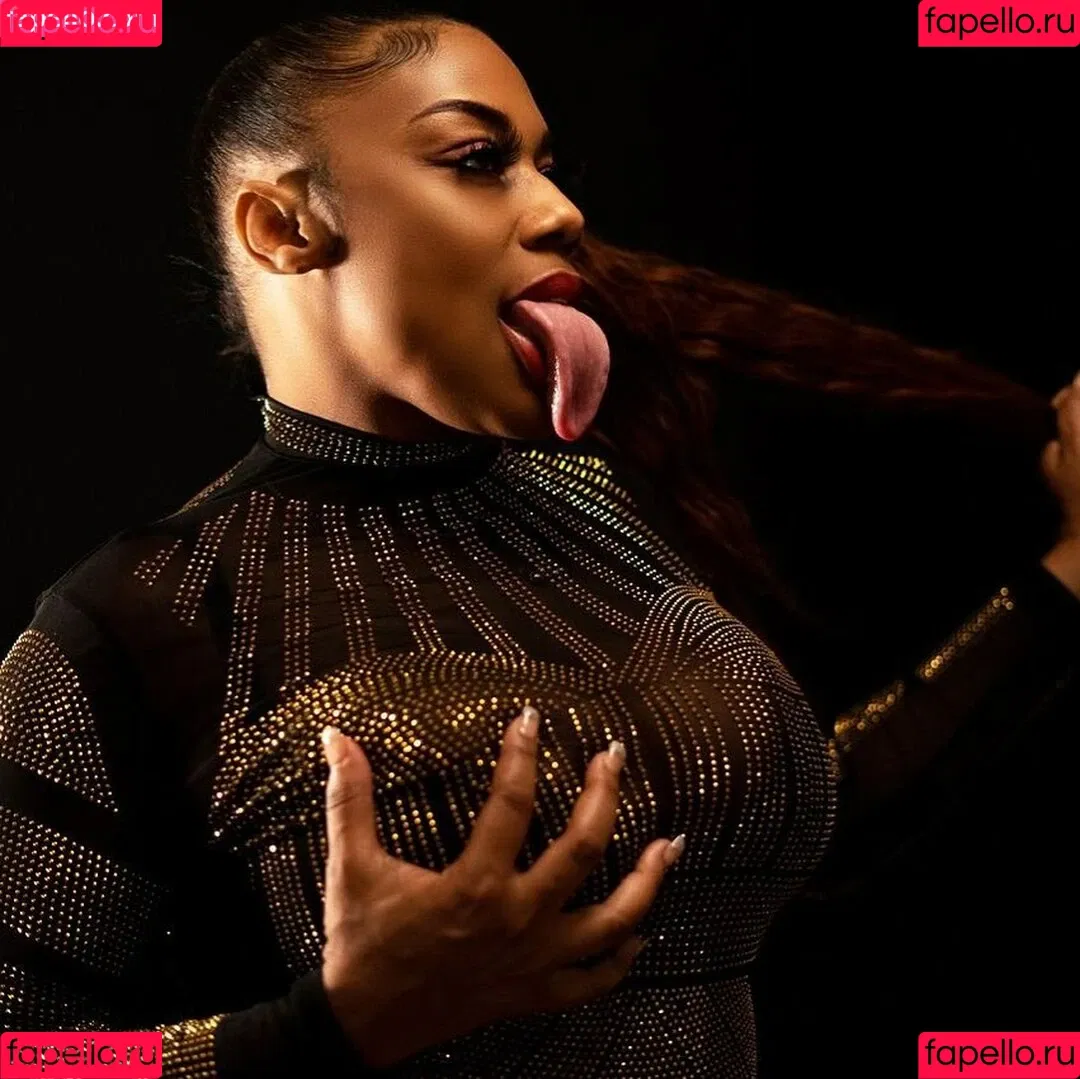 Long Tongue Fetish Onlyfans Photo Gallery 