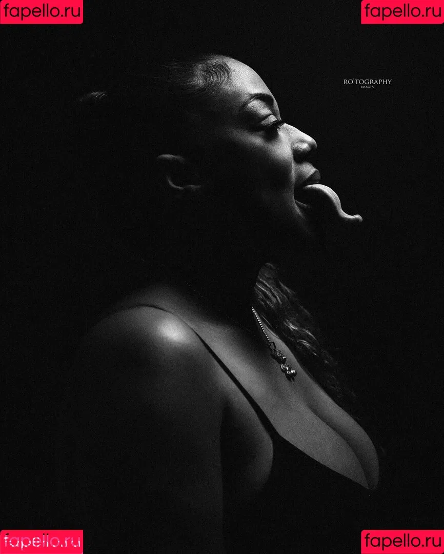 Long Tongue Fetish Onlyfans Photo Gallery 