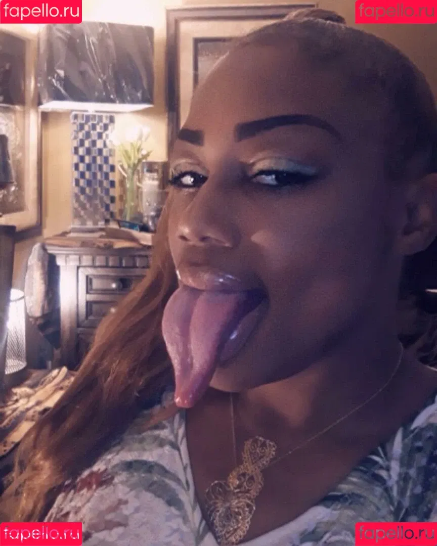 Long Tongue Fetish Onlyfans Photo Gallery 